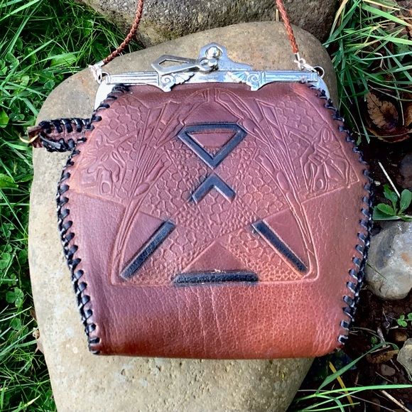 Vintage Art Nouveau Tooled Leather Purse - Picture 2 of 6